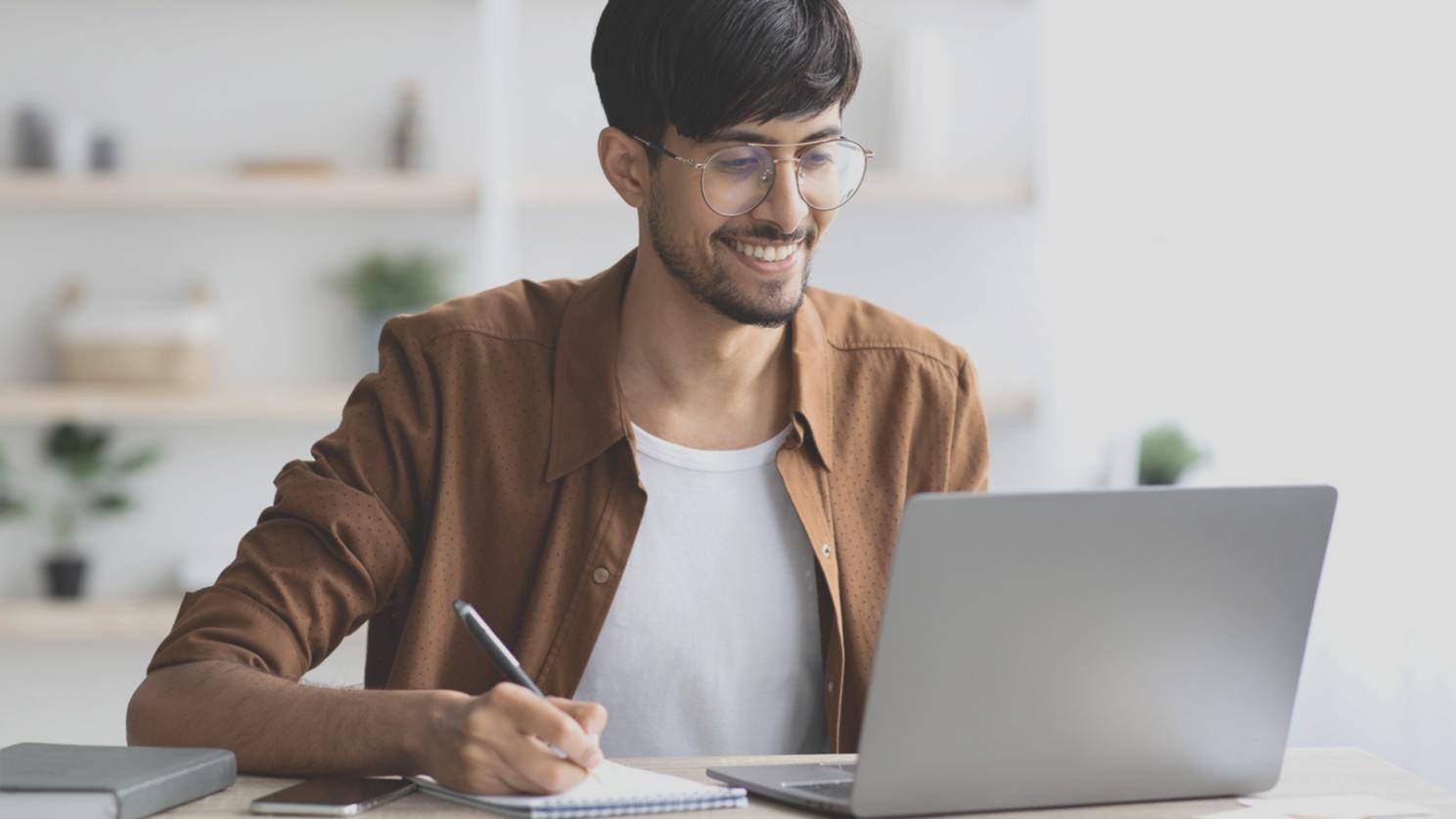 Arbeitsumgebung bei Solvarentq – authentische Entwicklungsarbeit